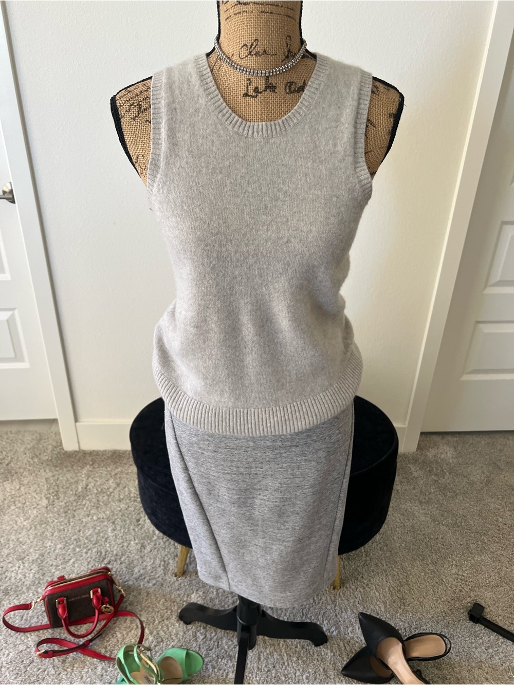 Saks Fifth Avenue Black Label Light Gray Cashmere Blend Sleeveless Crewneck